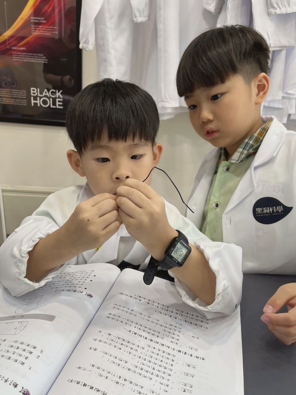 同學一起動手做實驗